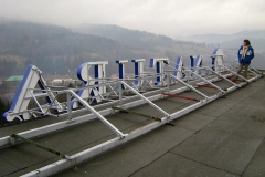 litery podświetlane kraków