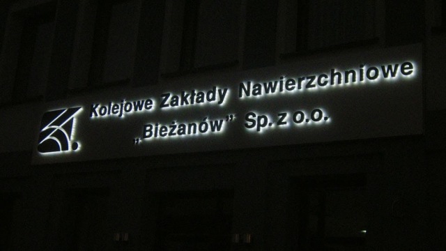Litery podświetlane z efektem halo