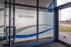 Oznakowanie wejścia do budynku