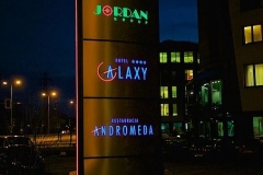 Pylon Grupa Jordan, Galaxy - noc