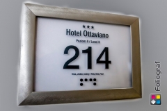 Tabliczki przydrzwiowe druk UV podświetlane