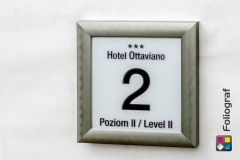 Tabliczki przydrzwiowe druk UV podświetlane