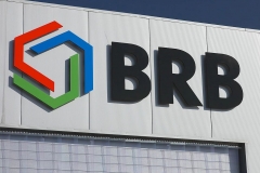 Logo 3D na budynku hali przemysłowej